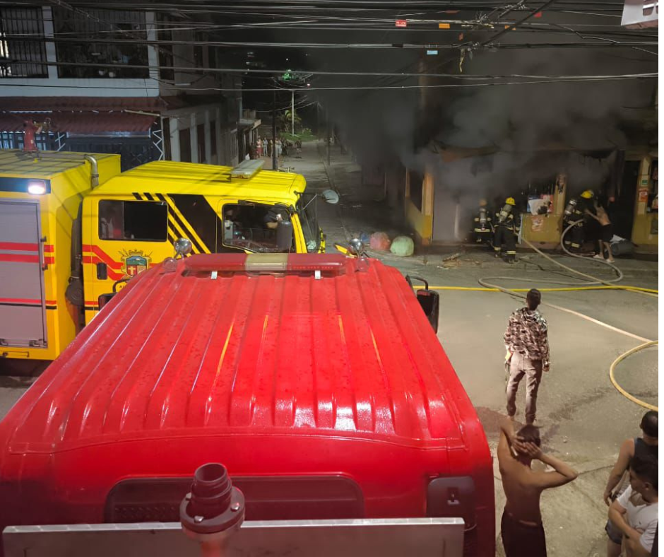 Bomberos extinguieron incendio en local comercial del barrio Galarza