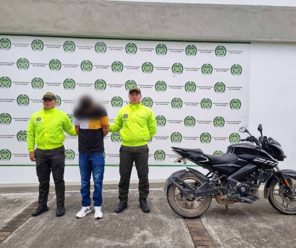POR PLACAS FALSAS EN SU MOTOCICLETA, UN HOMBRE FUE CAPTURADO